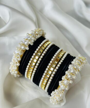 "PEARL VALVET BANGLE SET (BLACK)"