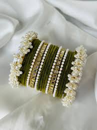 " PEARL VALVET BANGLE SET (BOTTLE GREEN)"